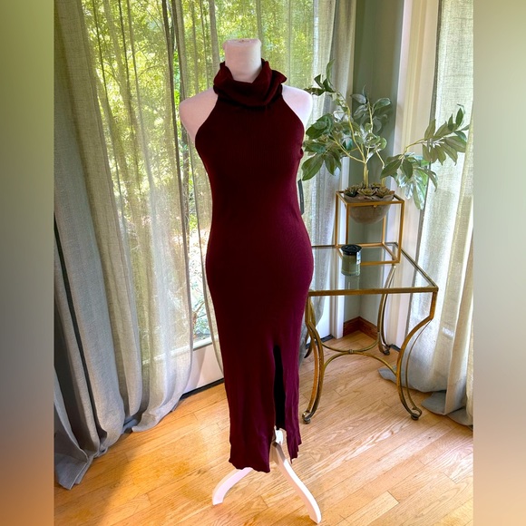 Dresses & Skirts - Lulu’s maroon ribbed maxi sweater dress